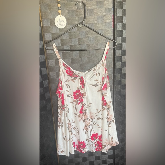 Woman’s Torrid Flowy Tank - Picture 1 of 6